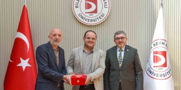 BŞEÜ’ye gümüş madalya ve madalya beratı takdimi