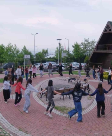 İnegöl’de gençlerin bilim kampı başladı