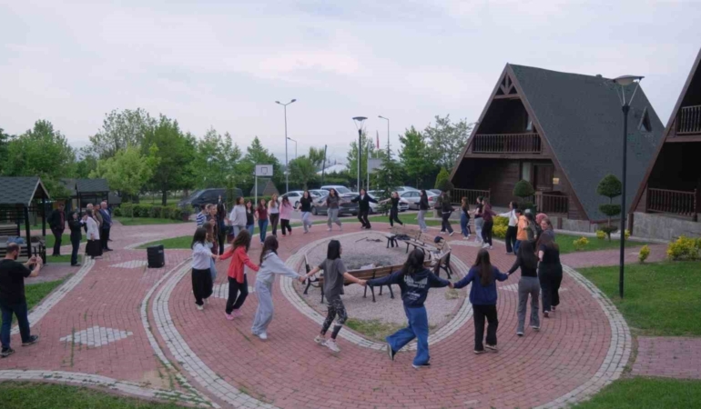 İnegöl’de gençlerin bilim kampı başladı