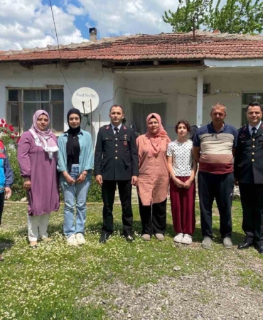 Bilecik’te şehit ve gazi ailelerine bayram ziyareti