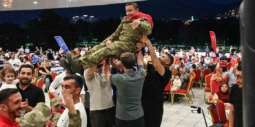 Bursa’da en özel askerlere renkli kına eğlencesi