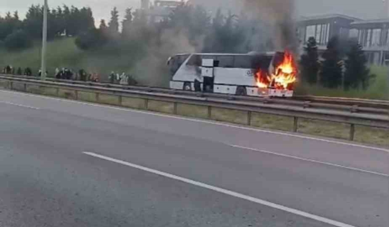 TEM’de yolcu otobüsü alev alev yandı