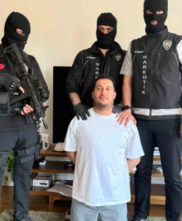 Uluslararası düzeyde aranan Faslı uyuşturucu kaçakçısı MİT ve emniyetin ortak operasyonuyla yakalandı