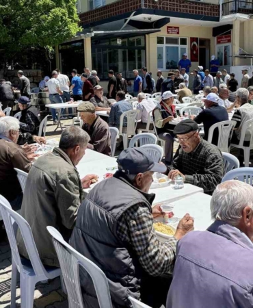 Ahlatlıburun köyünde geleneksel köy hayrı düzenlendi