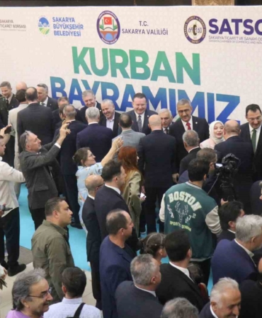 Sakarya protokolü ve vatandaşlar bayramlaştı