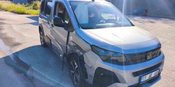 Bilecik’te iki otomobil çarpıştı: 4 yaralı