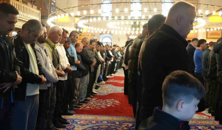 Balıkesir, Zağnospaşa Cami’nde bayramlaştı