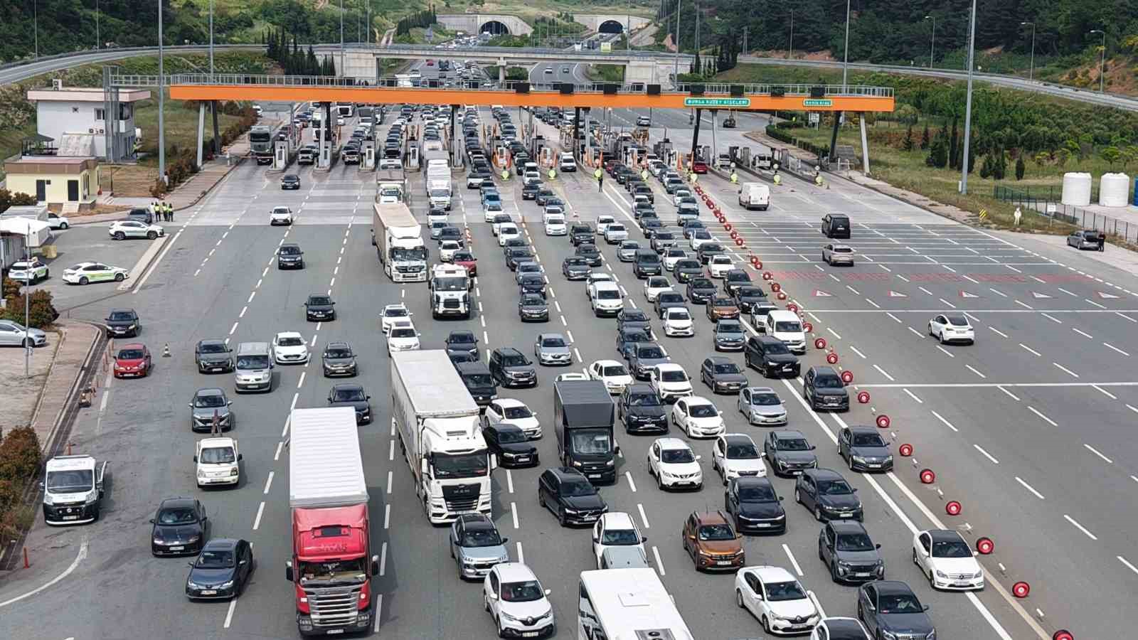 İstanbul’dan kaçış başladı
