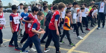 Ümraniye’de genç sporcular kros parkurunda yarıştı