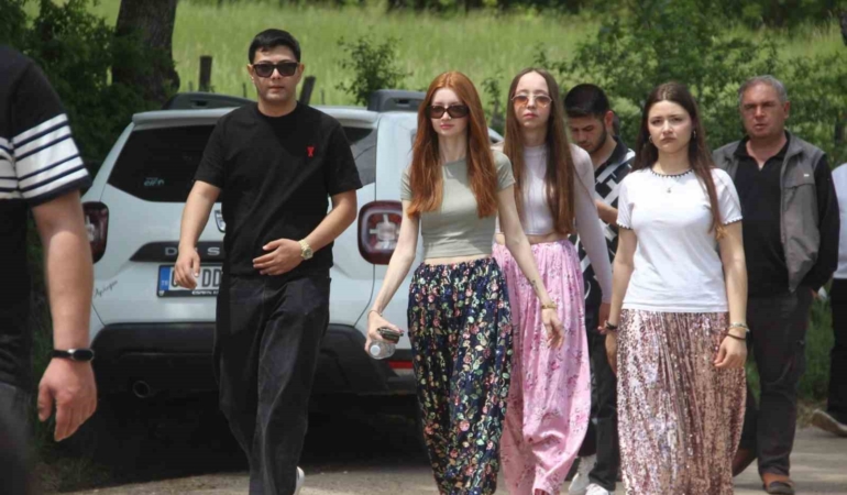 Çanakkale’de o sokaktan geçenler hayatının aşkını buluyor