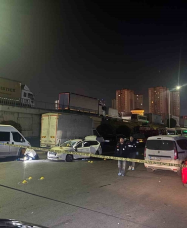 Küçükçekmece’de bir otomobil dur ihtarına uymadı: 1 polis yaralandı