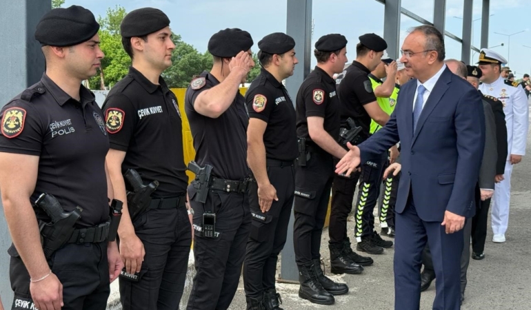 Tekirdağ Valisi Soytürk, görev başındaki güvenlik güçleriyle bayramlaştı