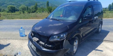 Motosiklet otomobille çarpıştı : Sürücü ağır yaralı