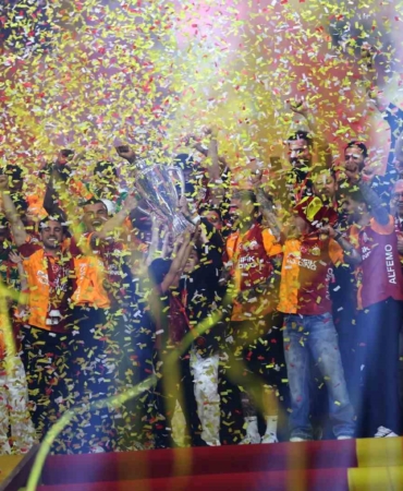 Şampiyon Galatasaray kupasını aldı