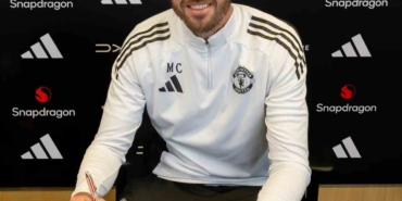 Manchester United, 2 yıl daha Michael Carrick’e emanet