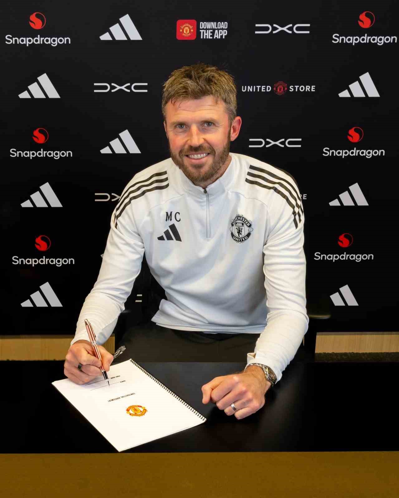 Manchester United, 2 yıl daha Michael Carrick’e emanet