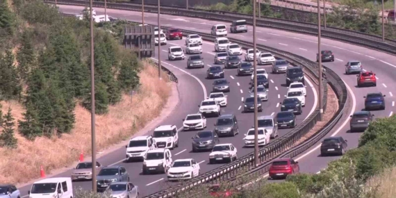 Kocaeli TEM Otoyolu’nda kilometrelerce araç kuyruğu oluştu