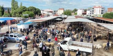 Havran Hayvan Pazarı’nda tarihi arefe yoğunluğu