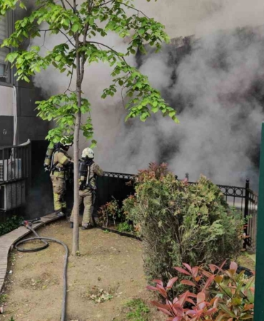 Kağıthane’de metruk binada başlayan yangın yanındaki binaya sirayet etti: 1 yaralı