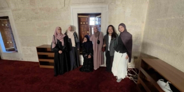 Memleketlerinden kilometrelerce uzakta Selimiye Camii’nde bayramlaşma coşkusu