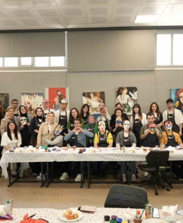 Özel bireyler hayal güçlerini maskelere yansıttı