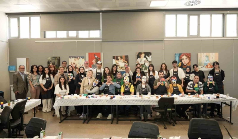 Özel bireyler hayal güçlerini maskelere yansıttı