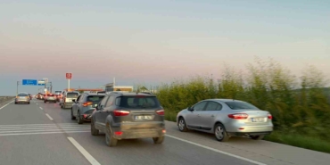 Bursa’da kurban kesim alanlarında kilometrelerce araç kuyruğu oluştu