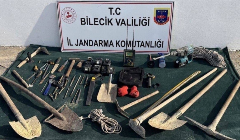 Bilecik’te kaçak kazı yapan 5 kişi suçüstü yakalandı