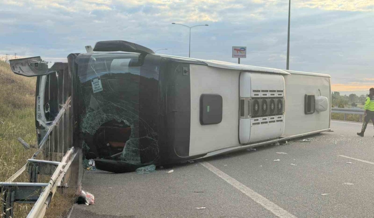 Susurluk’ta yolcu otobüsü devrildi: 25 yaralı