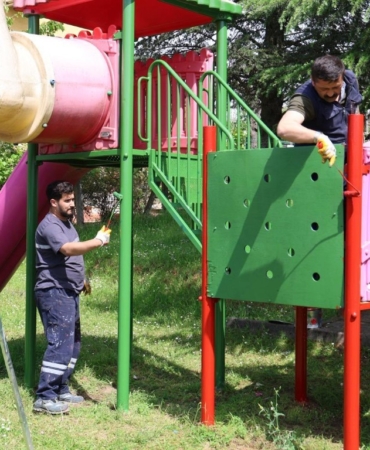 Kartepe’de çocuk parkları yenileniyor