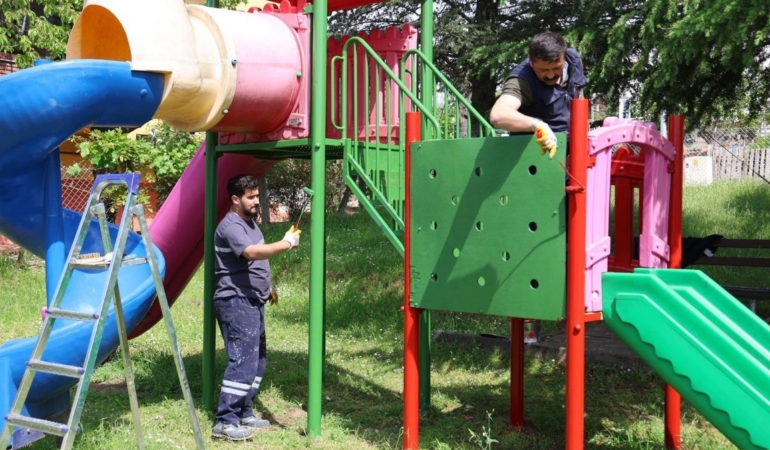 Kartepe’de çocuk parkları yenileniyor