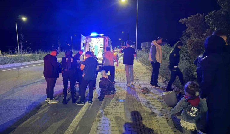 Direksiyon hakimiyetini kaybetti, tarlaya uçtu: 4 yaralı