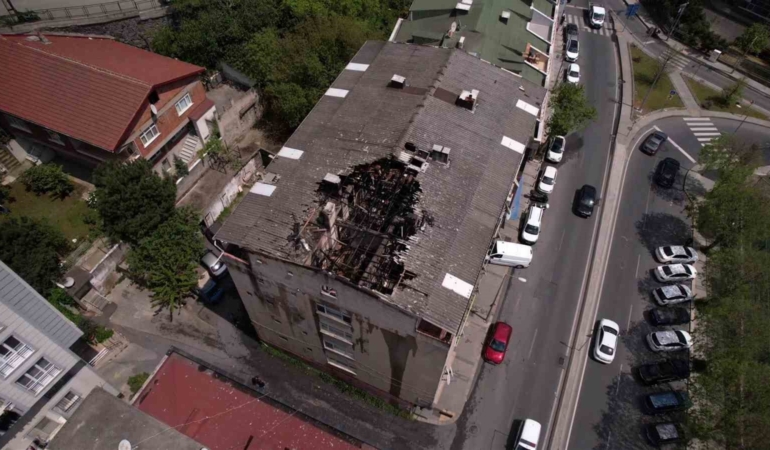 Eyüpsultan’da çatı tamirinden sonra yangın çıktı, daire kullanılamaz hale geldi