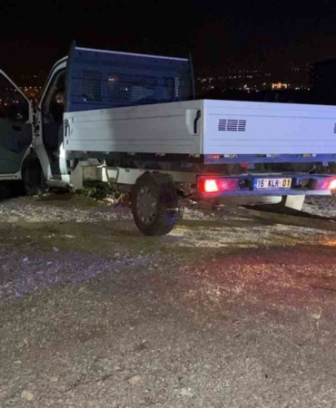 Direksiyon hakimiyetini kaybeden sürücü şarampole uçtu