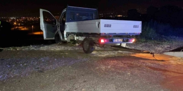 Direksiyon hakimiyetini kaybeden alkollü sürücü şarampole uçtu