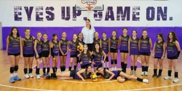 Milli voleybolcu Kübra Akman’a öğrencilerden sevgi seli