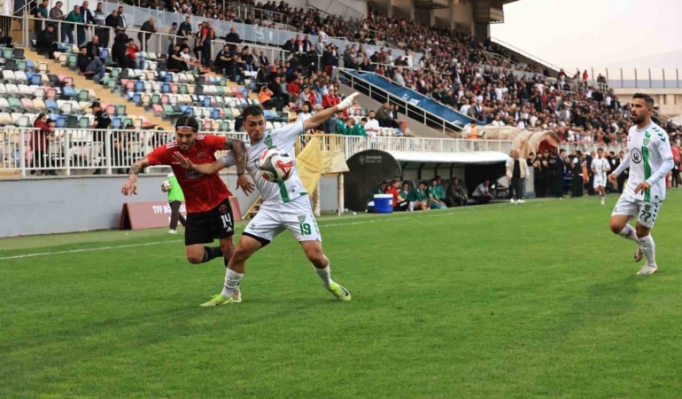 Gölcükspor, 5 yıl aradan sonra 3. TFF Lig’e yükseldi