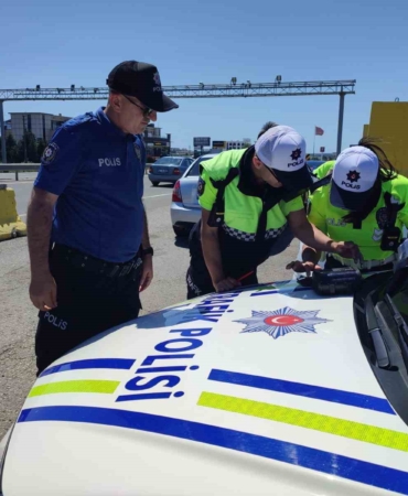 Keşan polisi şehir girişinde trafik uygulaması yaptı