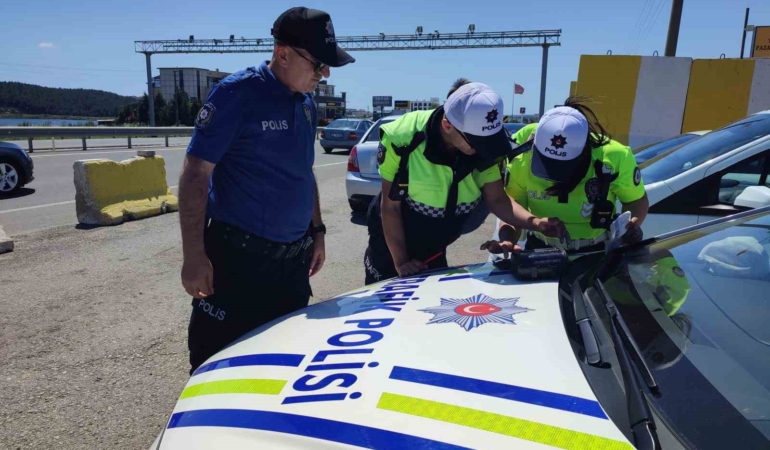 Keşan polisi şehir girişinde trafik uygulaması yaptı