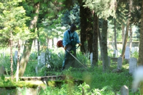 Kartepe’de mezarlık ve yeşil alanlar Kurban Bayramı’na hazırlanıyor