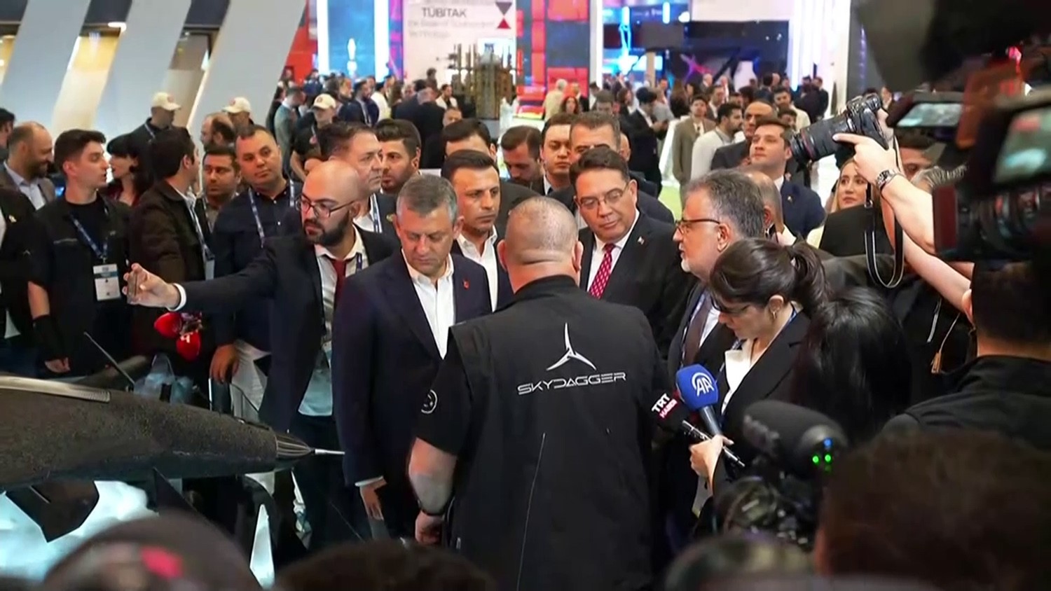 CHP lideri Özgür Özel "Kaan’ın yerli milli motoruyla uçacağı günü dört gözle bekliyoruz"