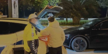 Kadıköy’de drift şovu yapan sürücüler yakalandı