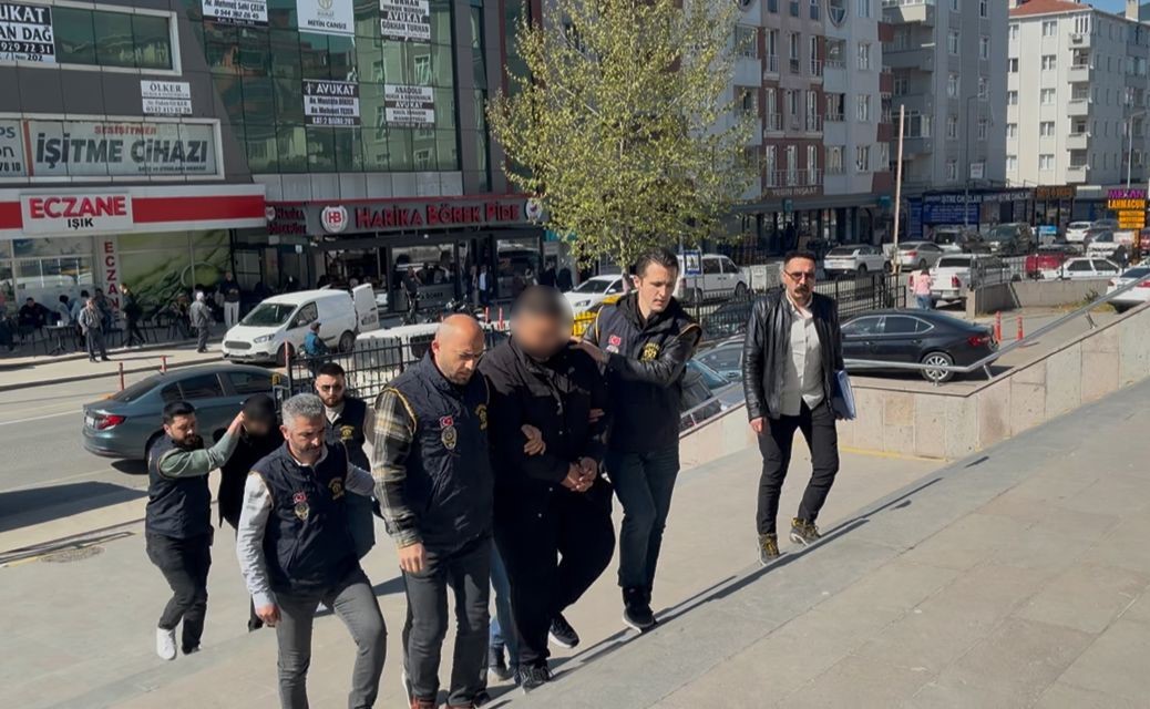 Yaşlı kadınları milyonluk vurgunla dolandırmışlar