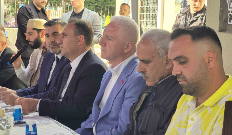 İstanbul Valisi Gül bıçaklanarak öldürülen 16 yaşındaki Abdulbaki için düzenlenen mevlide katıldı