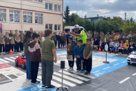 Minik öğrencilere jandarmadan uygulamalı trafik eğitimi