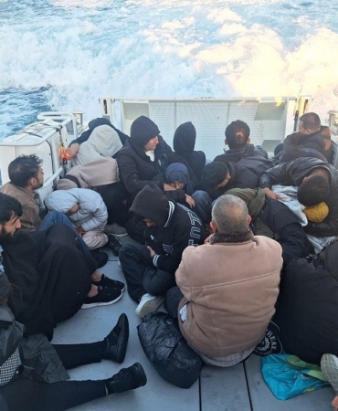Çanakkale’de mobil radarın tespit ettiği 31 kaçak göçmen yakalandı