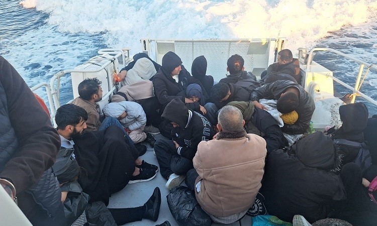Çanakkale’de mobil radarın tespit ettiği 31 kaçak göçmen yakalandı