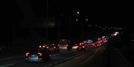 Tekirdağ-İstanbul yolunda dönüş yoğunluğu: Akşam saatlerinde zirve yaptı