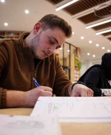 Kütüphanelerin çalışma günlerine sınav ayarı