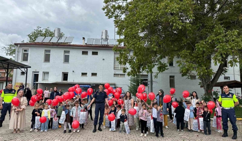 Bilecik’te köpek timlerinden öğrencilere gösteri